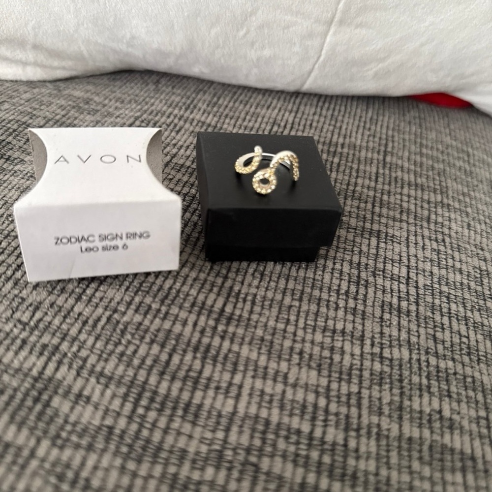 Avon Zodiac Leo Ring